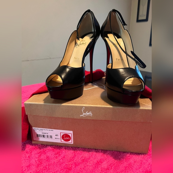 Christian Louboutin Round Chick Alta Pumps Black - Picture 1 of 6